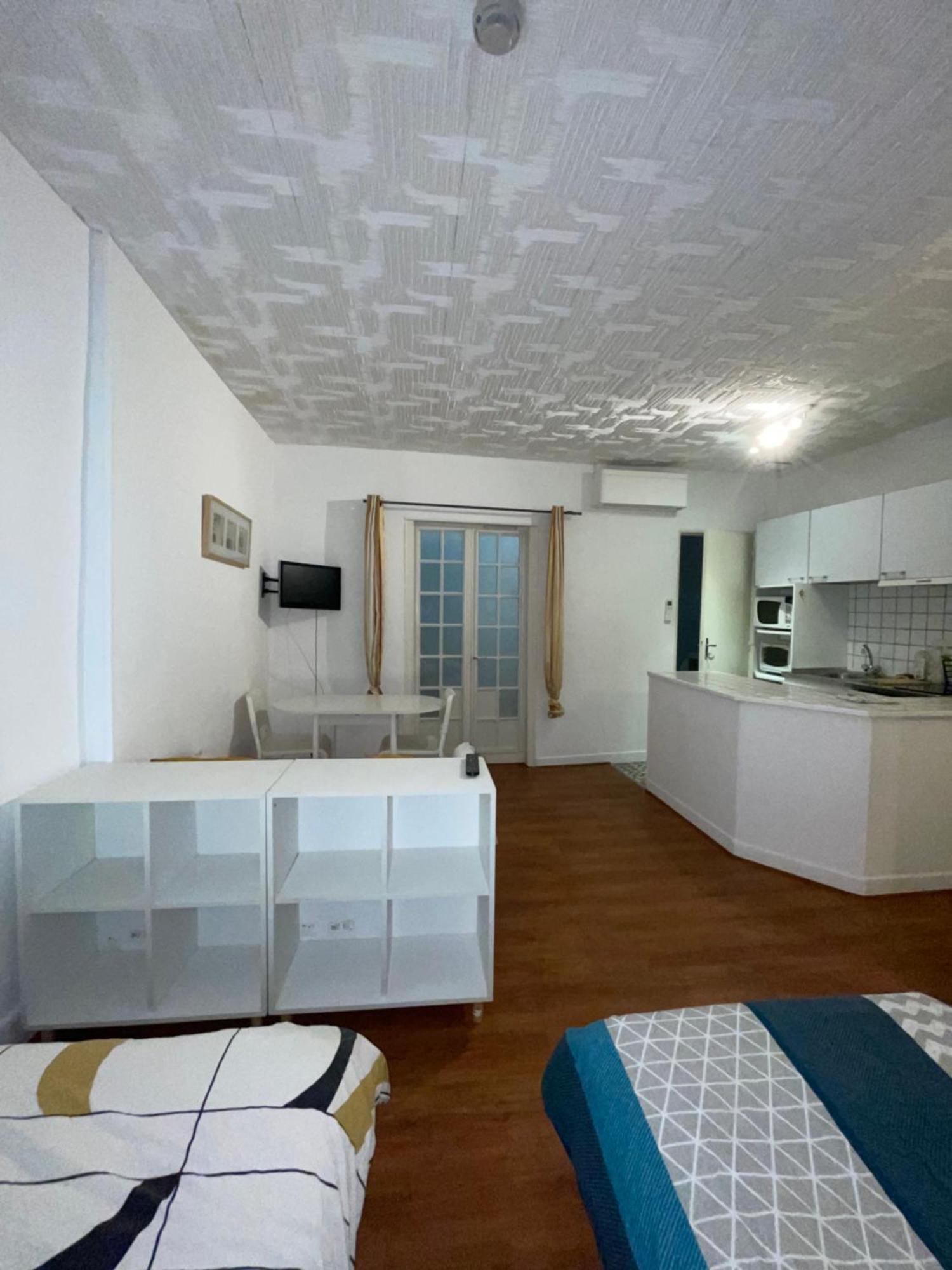Apartment N•2 Avec Patio En Plein Coeur De La *