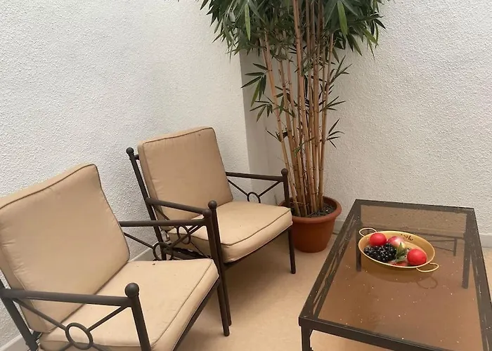 Studio N•2 Avec Patio En Plein Coeur De La Ville