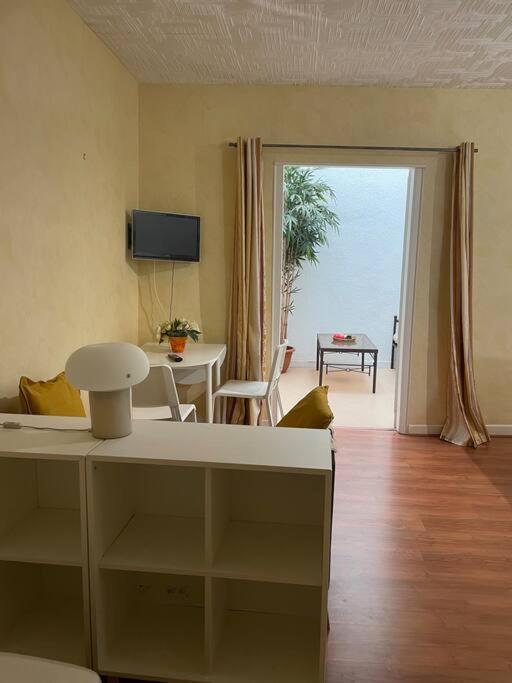 Apartment N•2 Avec Patio En Plein Coeur De La Bagneres-de-Bigorre